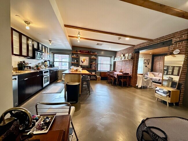 Primary Photo - 90 Wareham St