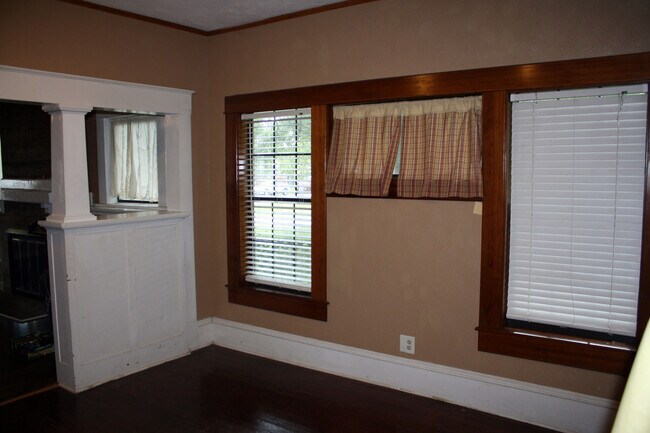 Building Photo - 301 Highlands St