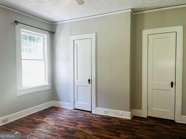 Building Photo - 507 Sylvan Dr