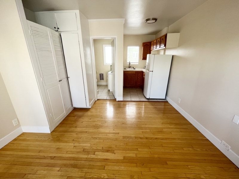 Building Photo - 250 Cliff Dr