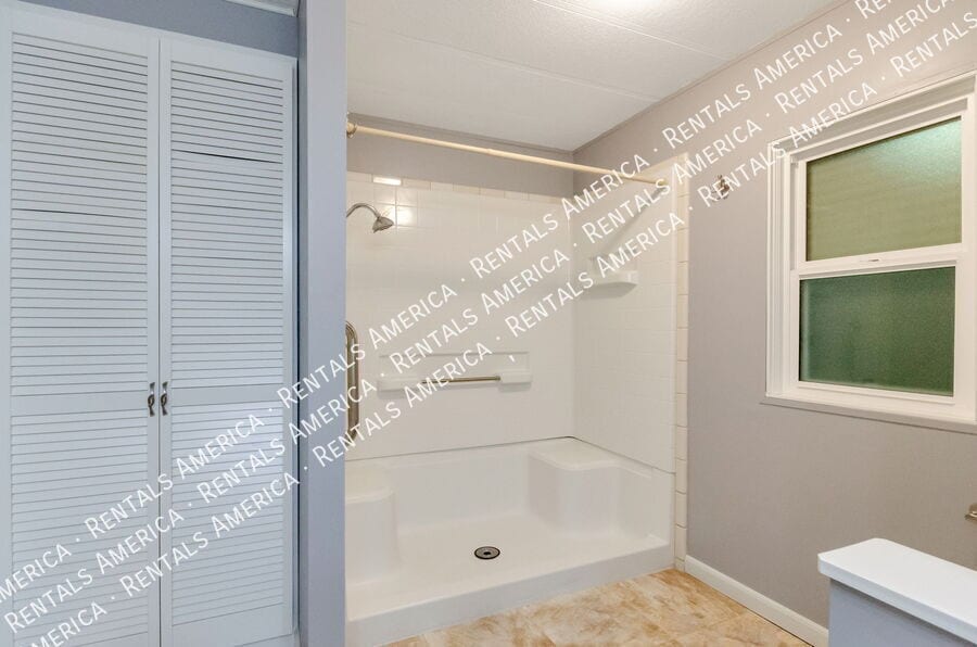 Building Photo - 10684 N Stromboli Ave