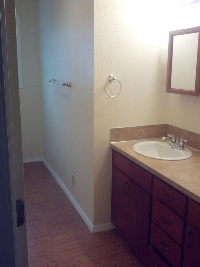 Building Photo - 109nst