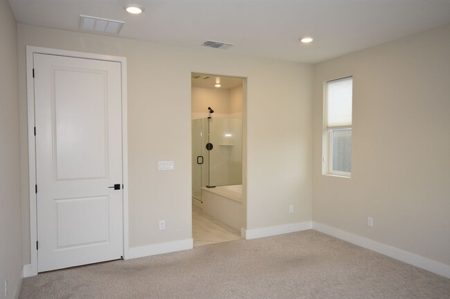 Building Photo - 140 Tortosa Ct