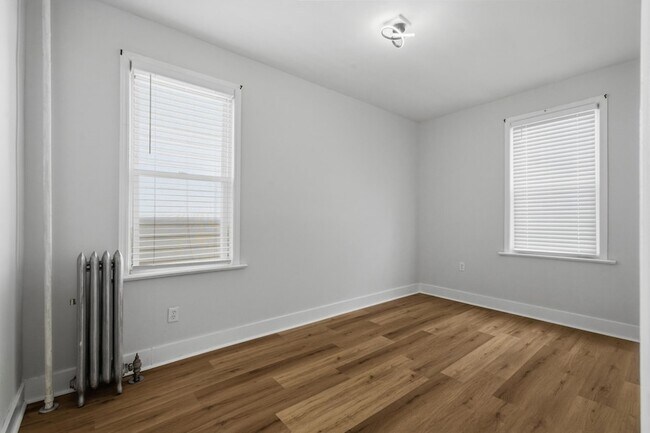 Building Photo - 16 Vreeland Terrace