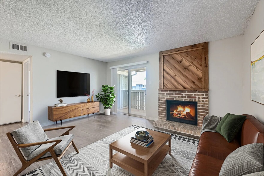 Building Photo - z-041326-Woodstone