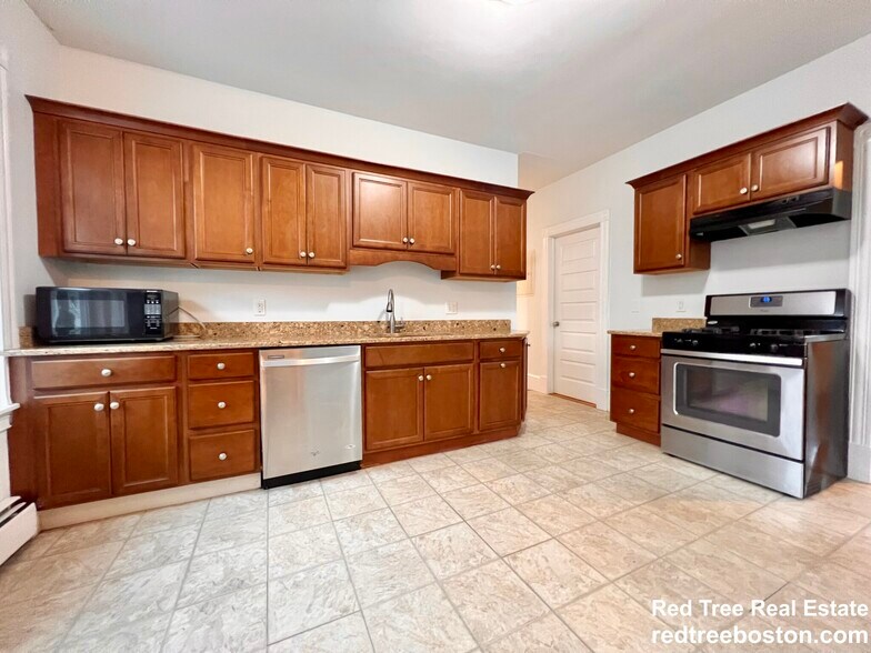 Building Photo - 15 Romsey St