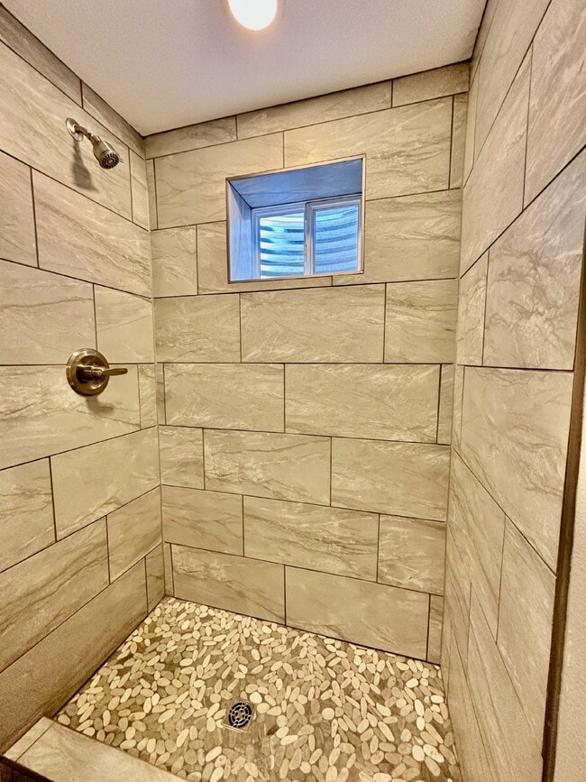 Building Photo - Charming 2-Bedroom Basement Unit with Private Yard – Flat-Rate Utilities!