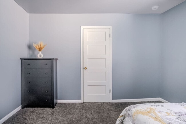 Building Photo - 176 Grand Ave