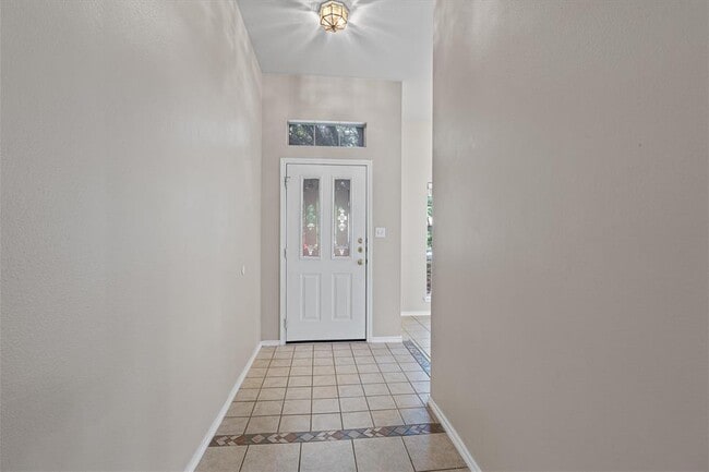 Building Photo - 1404 River Oak Dr