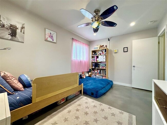 Building Photo - 2707 Ashdale Dr