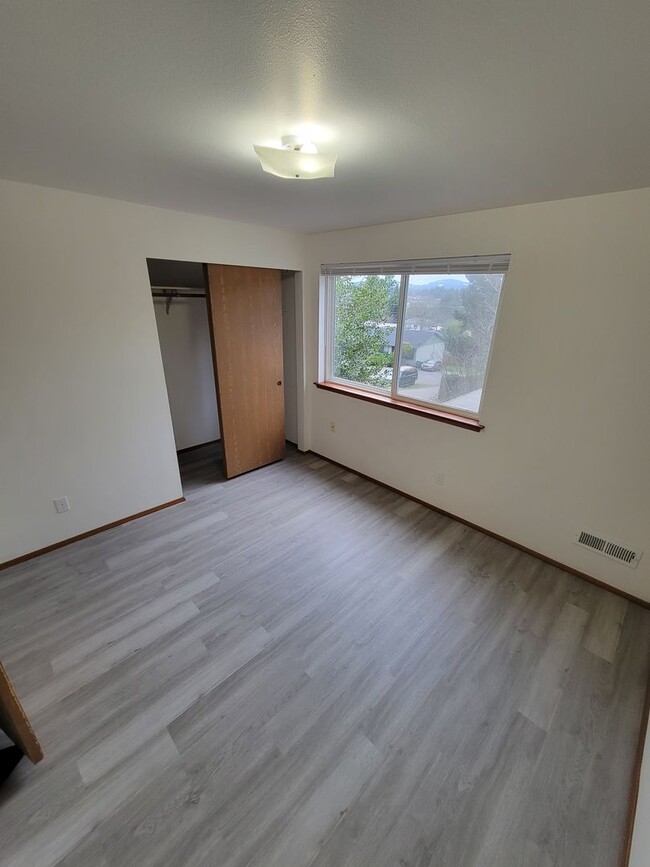 Building Photo - 2804 Pine Rd NE