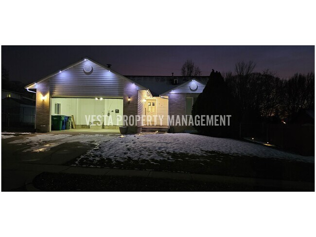 Building Photo - 981 Hudson St