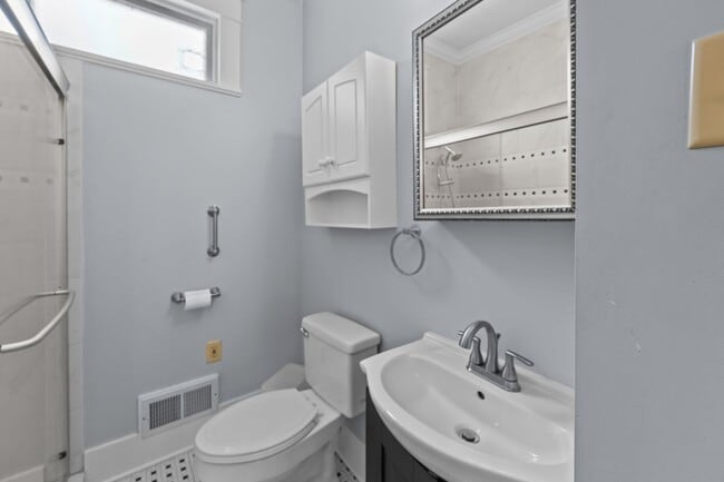 Building Photo - Incredibly Well Maintained & Beautiful Hom...