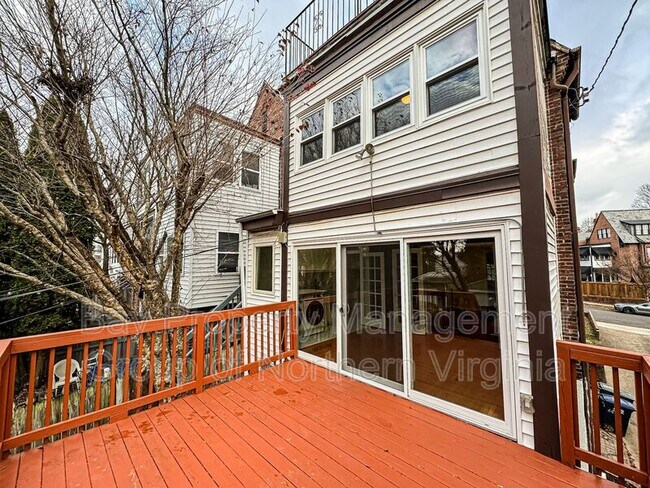 Building Photo - 4412 Volta Pl NW