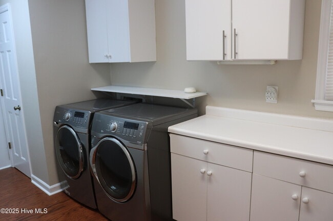 Building Photo - 207 Gemini Ct