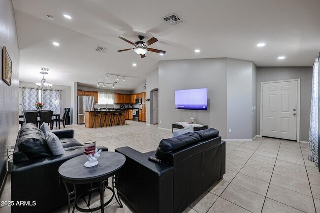 Building Photo - 13959 W Country Gables Dr