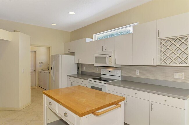 Building Photo - 4350 Iola Dr