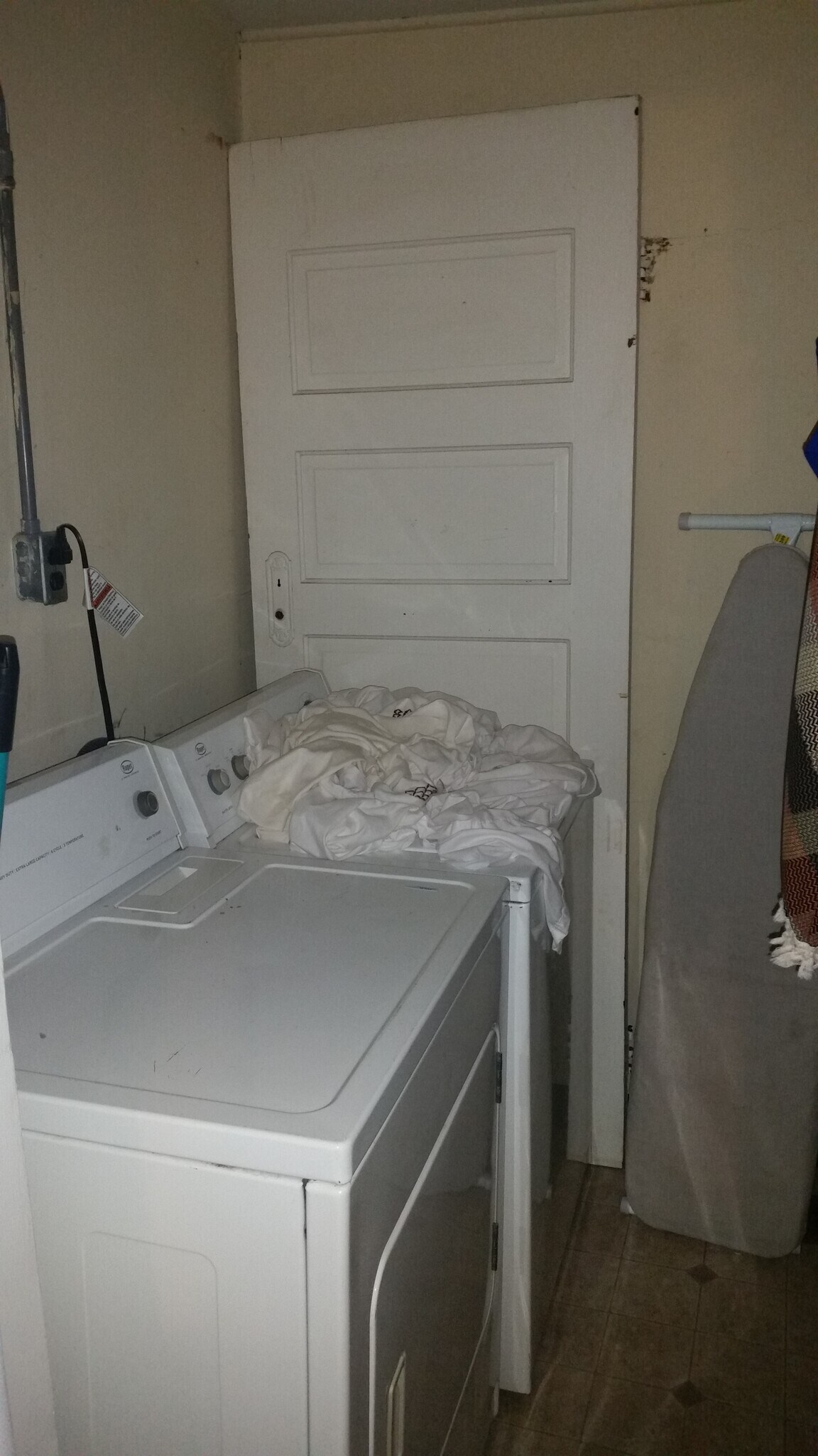 #A laundry - 421 Woodland Ave