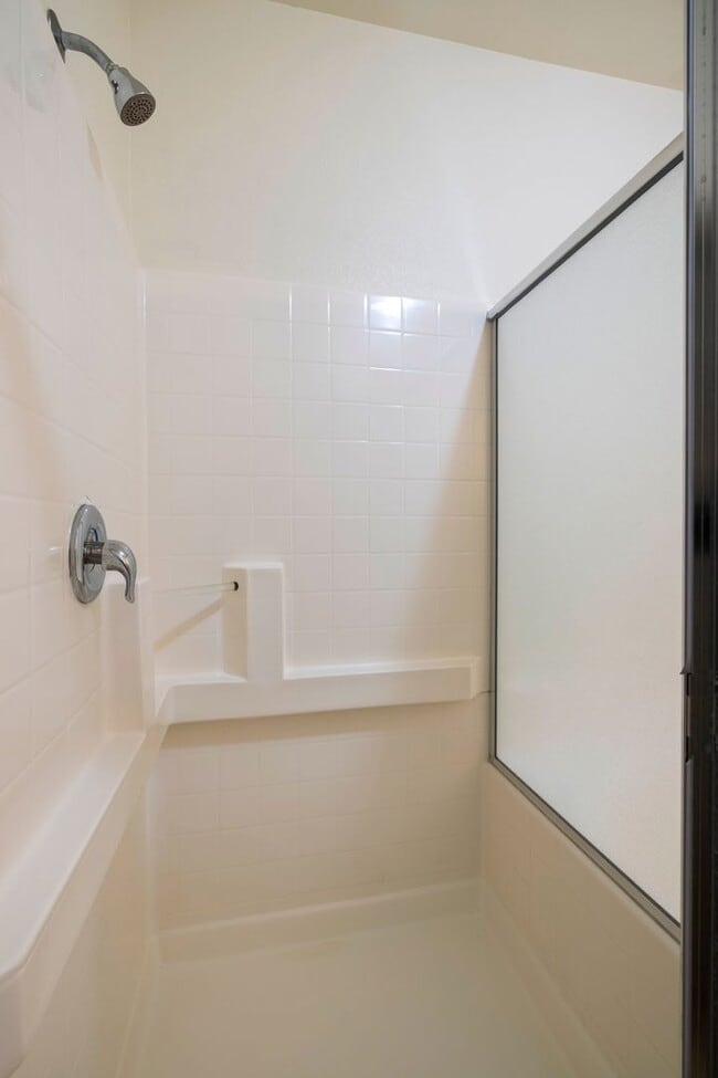 Building Photo - SUMMERLIN 1ST FLOOR - 2 BEDROOM + Den W/ 3...