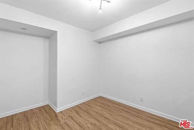 Building Photo - 5009 Woodman Ave