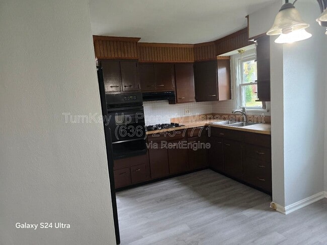 Building Photo - 910 Disco Dr
