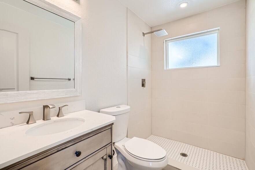 Building Photo - Striking Columbia Heights home near Berkeley Lake Park