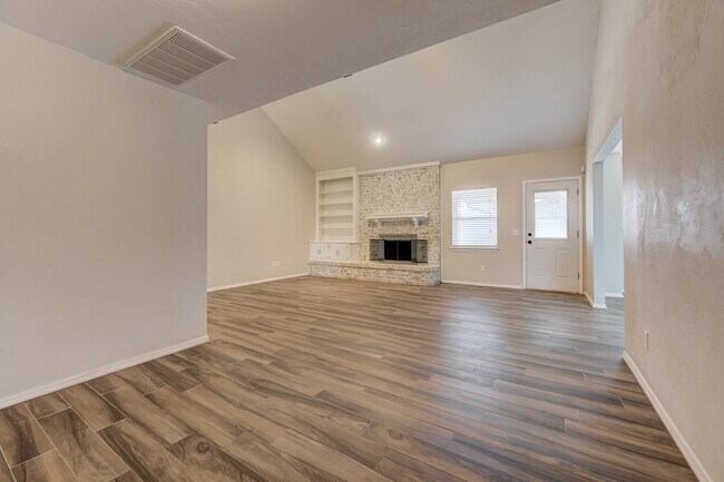Building Photo - 6524 Eastbourne Ln