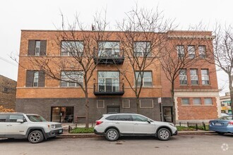 Building Photo - 3 bedroom in Chicago IL 60647