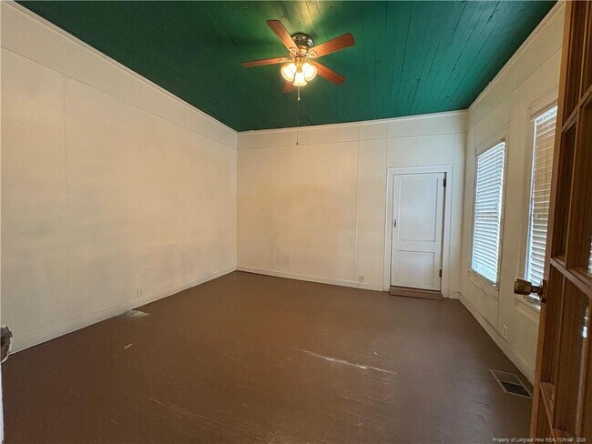 Building Photo - 3174 Lindsay Rd