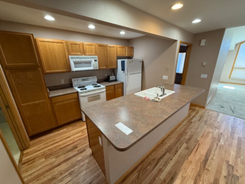 Primary Photo - 1500 Raven Cir