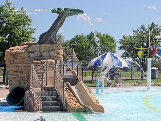 Building Photo - 3 Bedrooms Top Level w/ Full Bath - 2 Car ...