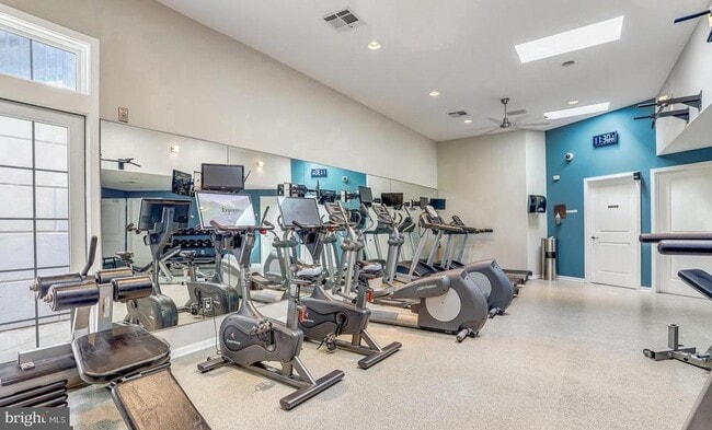 Building Photo - 1407 N Van Dorn St