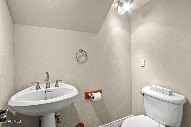 Building Photo - 5109 Memory Dr