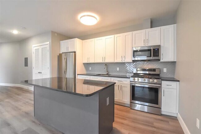 Building Photo - 4201 Bergen Turnpike