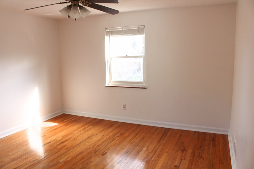 Building Photo - 3806 Gardner Ave