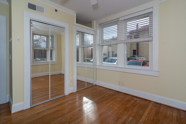 Building Photo - The Senate Club - 2 bedroom/2 bath **** MO...