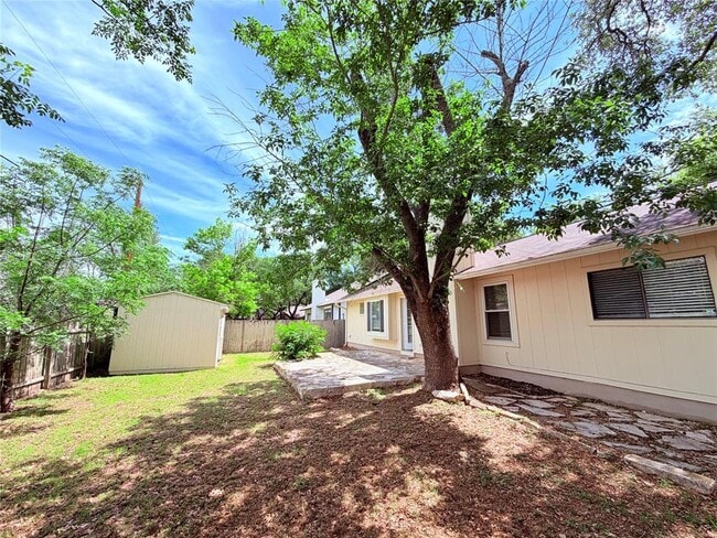 Building Photo - 1703 Hatch Rd