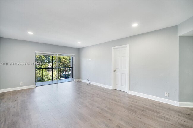 Building Photo - 13707 Kendale Lakes Cir