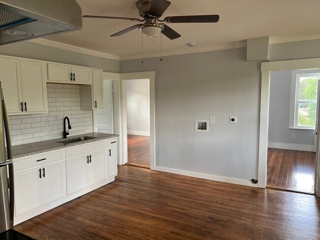Building Photo - 67 Fairlawn Ave