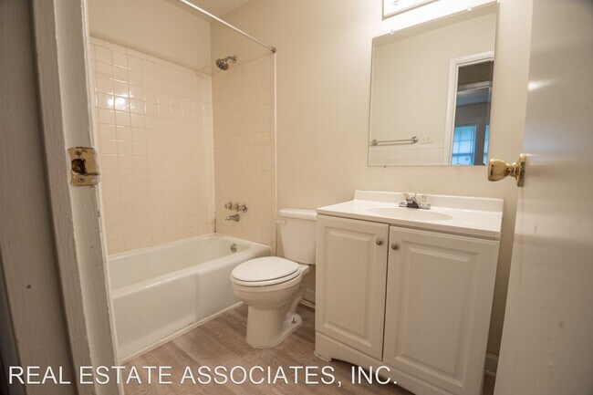 Building Photo - 3 br, 1.5 bath House - 306 5th Street