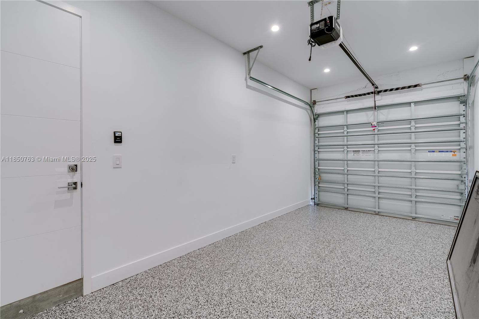 Building Photo - 2840 SW 32nd Ct
