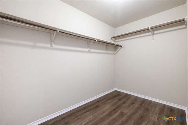 Building Photo - 290 Rosalie Dr