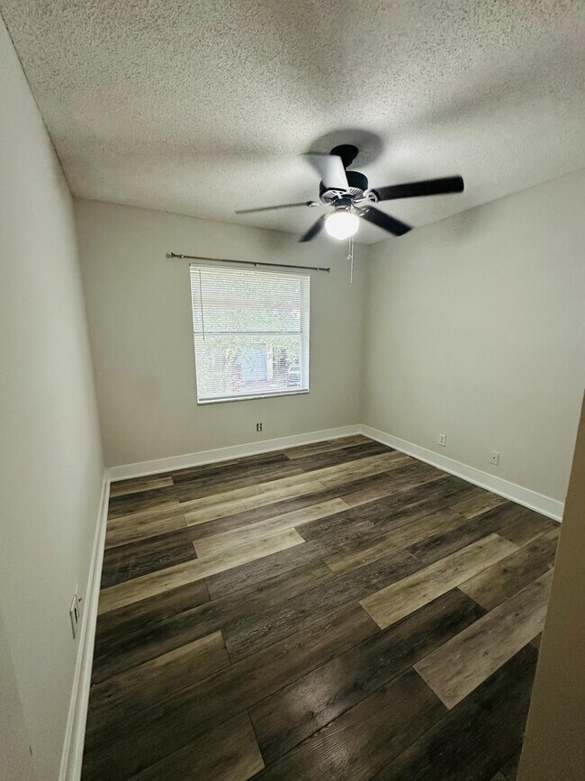 Building Photo - 451 Cypress Way W