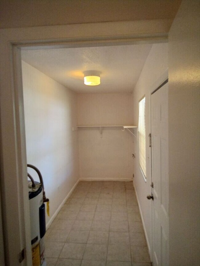 Building Photo - Spacious Duplex Home in Lakeland, FL