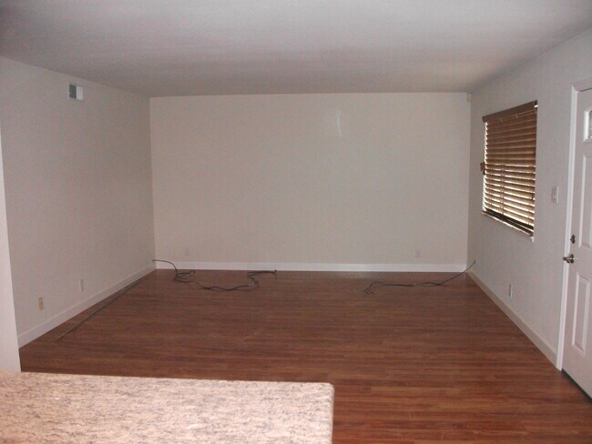Building Photo - Remodeled 2 bedroom 1 bath