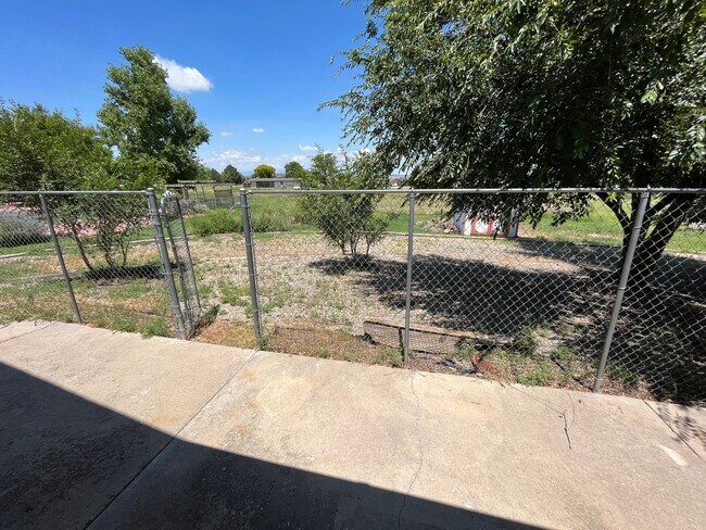 Building Photo - ALL PROSPECTIVE TENANTS MUST SUBMIT A $58 ...