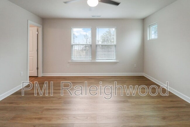 Building Photo - 521 Brittany Ct