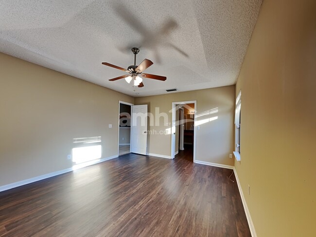Building Photo - 3753 Woodbriar Dr