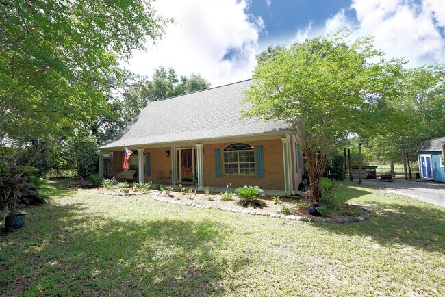 Primary Photo - Charming Home in Poquito Bayou – A Nature ...