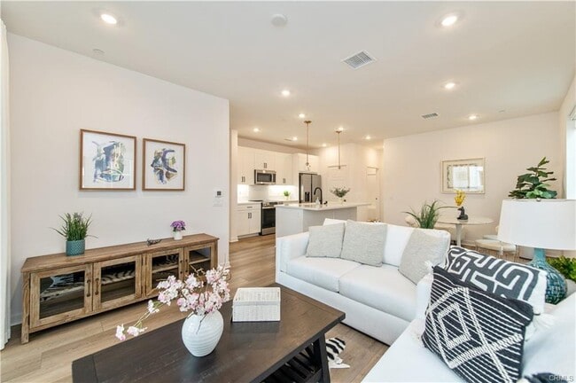 Building Photo - 136 Ruby Rd